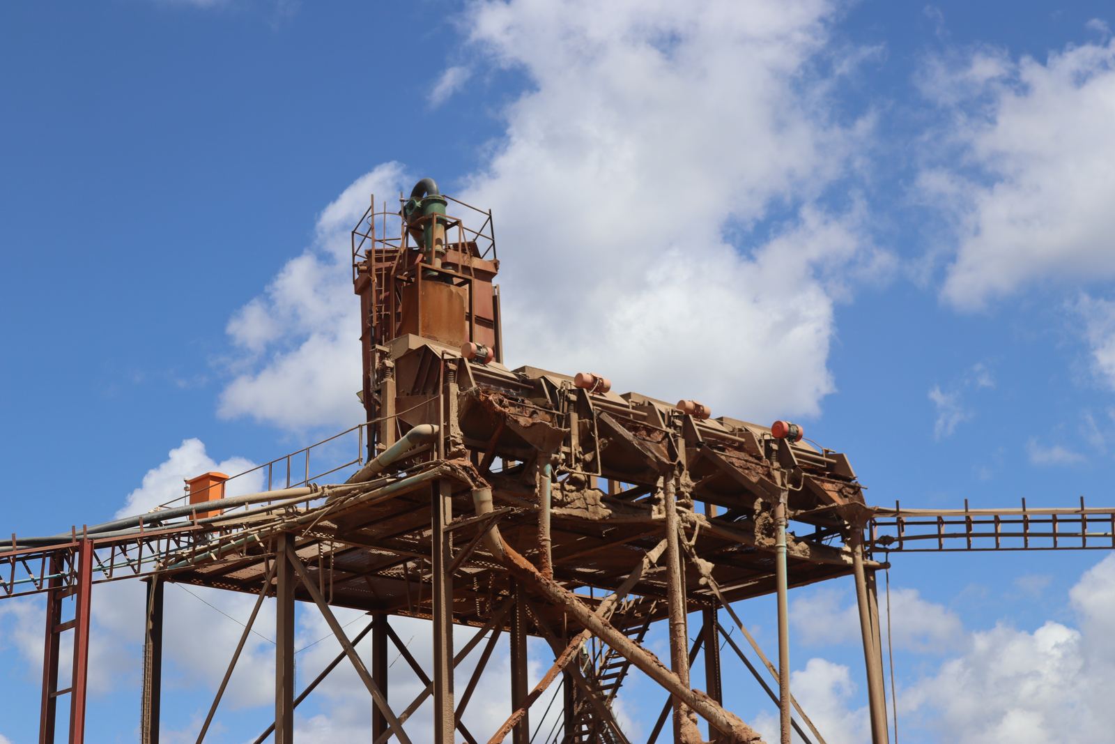 Screening and classifying structure against a blue sky