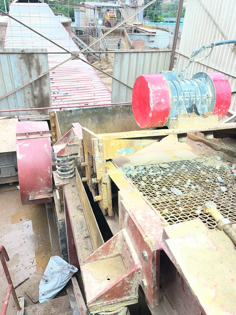 Vibrating screen at Carry Mine